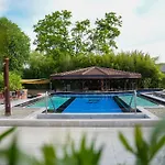 Meses Shiraz Superior-adults Only 4* Эгерсалок